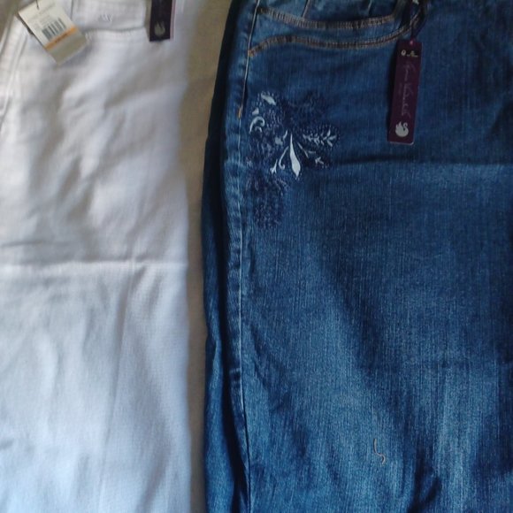 GLORIA  VANDERBILT  CAPRI SHORTS - Picture 6 of 6